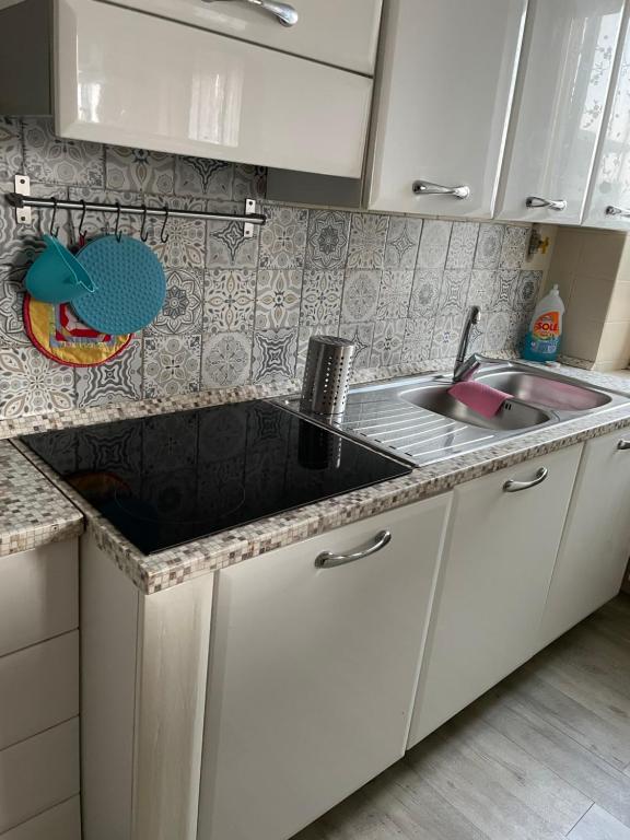 Kuchyň nebo kuchyňský kout v ubytování Appartamento luminoso