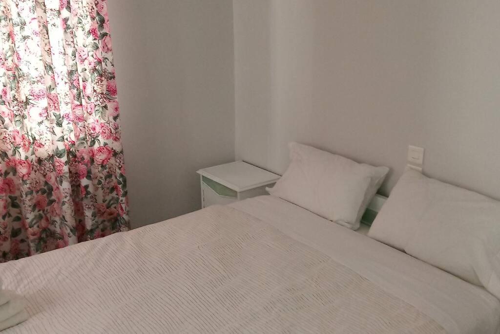 Łóżko lub łóżka w pokoju w obiekcie Paris house 3