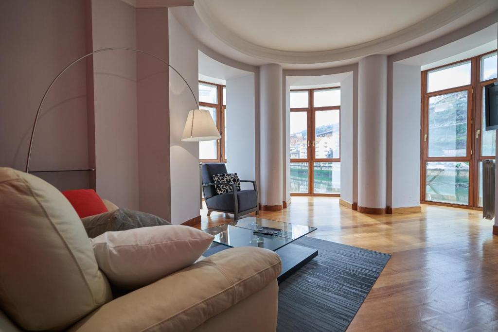 Zdjęcie z galerii obiektu Apartamento BIO Exclusivo con mirador en Bilbao y aparcamiento público gratuito w mieście Bilbao