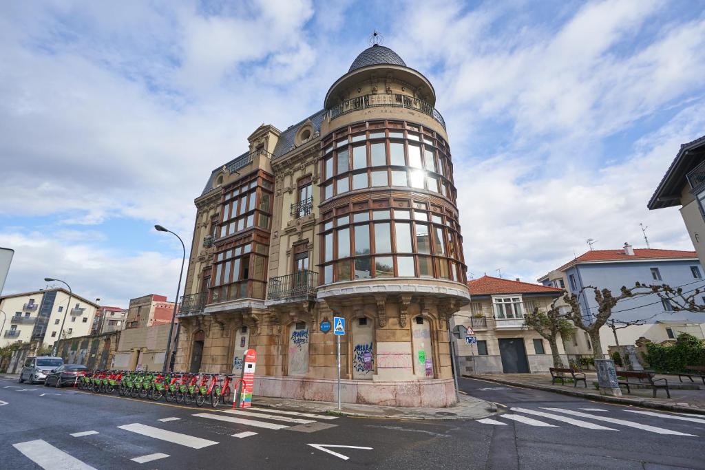 Zdjęcie z galerii obiektu Apartamento BIO Exclusivo con mirador en Bilbao y aparcamiento público gratuito w mieście Bilbao