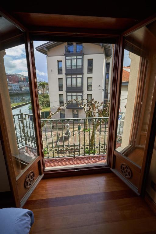 Zdjęcie z galerii obiektu Apartamento BIO Exclusivo con mirador en Bilbao y aparcamiento público gratuito w mieście Bilbao