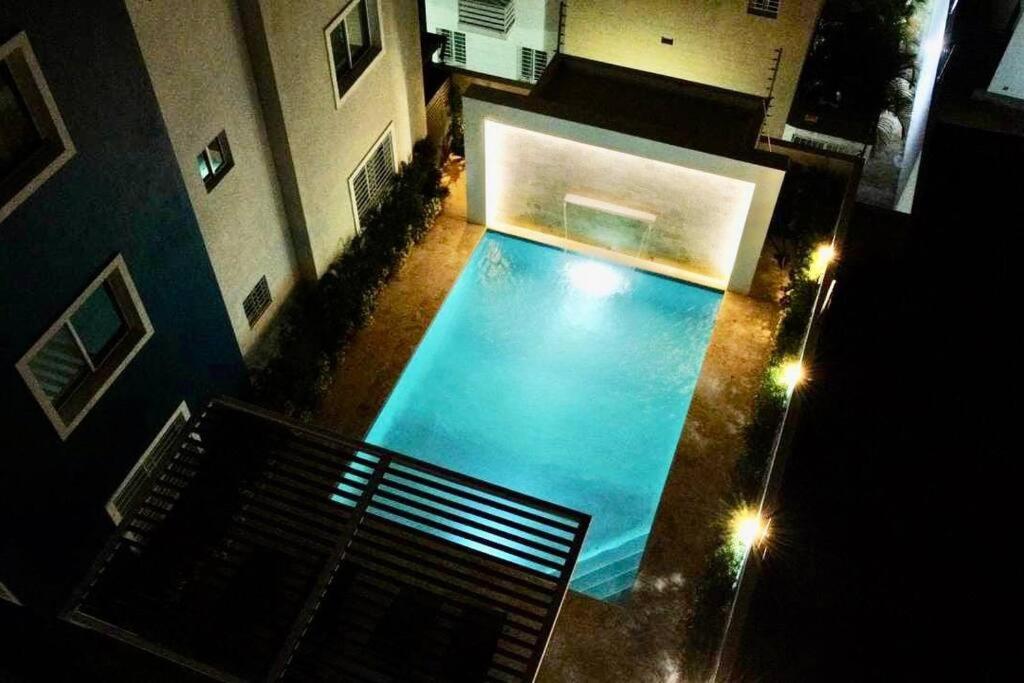Bazén v ubytování Spectacular PentHouse with private jacuzzi terrace nebo v jeho okolí