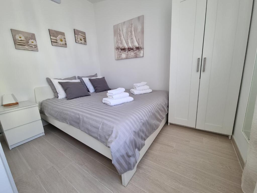 Postel nebo postele na pokoji v ubytování Holiday House Nataly