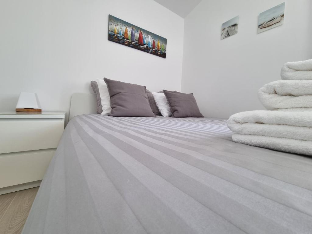 Postel nebo postele na pokoji v ubytování Holiday House Nataly