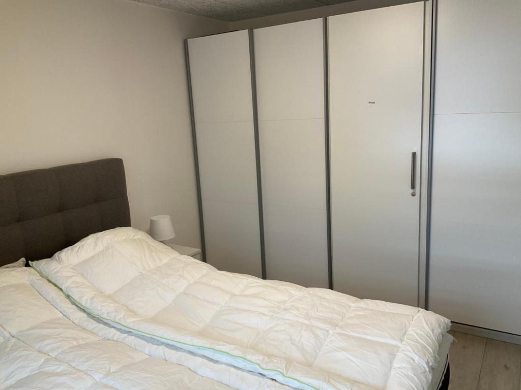 Postel nebo postele na pokoji v ubytování Strandhytten