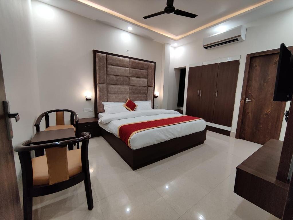 Hotel Oasis - Housity
