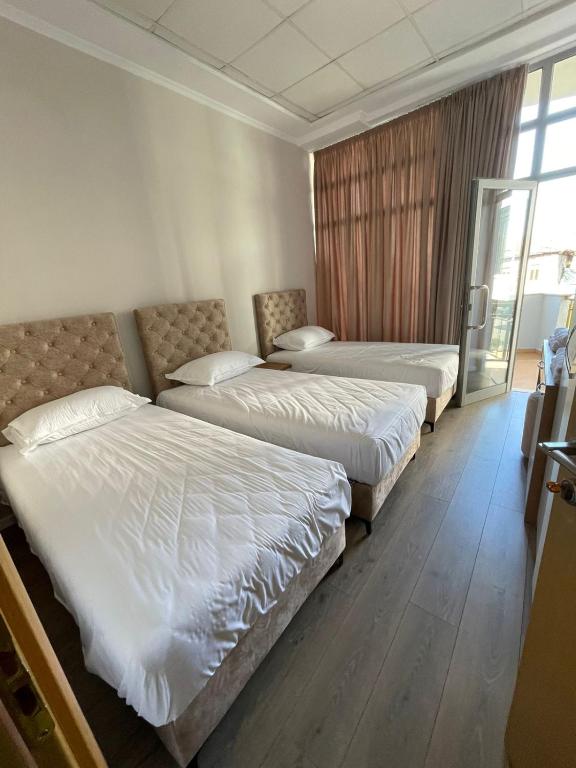 Llit o llits en una habitació de Hotel Princ