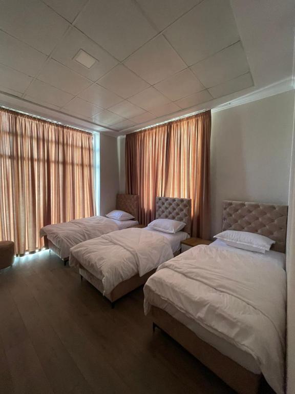 Llit o llits en una habitació de Hotel Princ