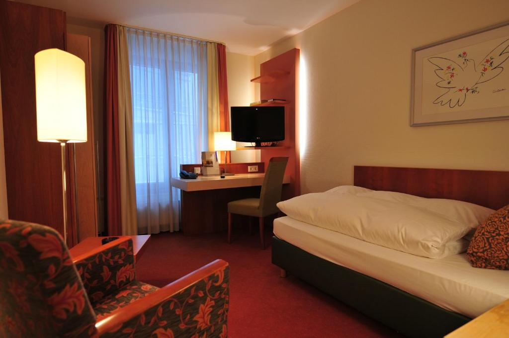 Postel nebo postele na pokoji v ubytování Hotel Flandrischer Hof