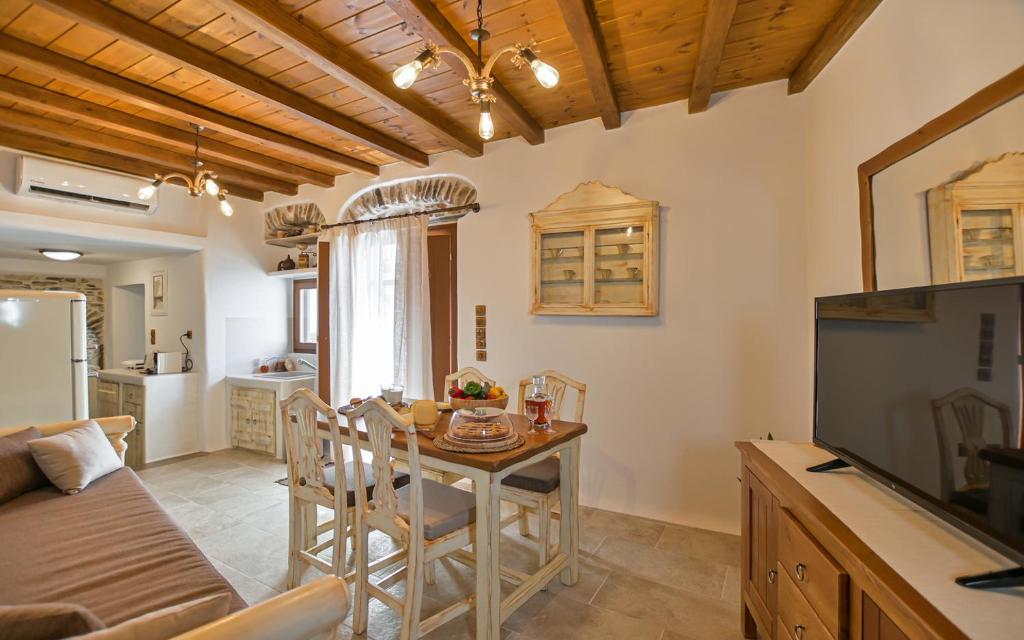 A seating area at Memorias Sangri Naxos