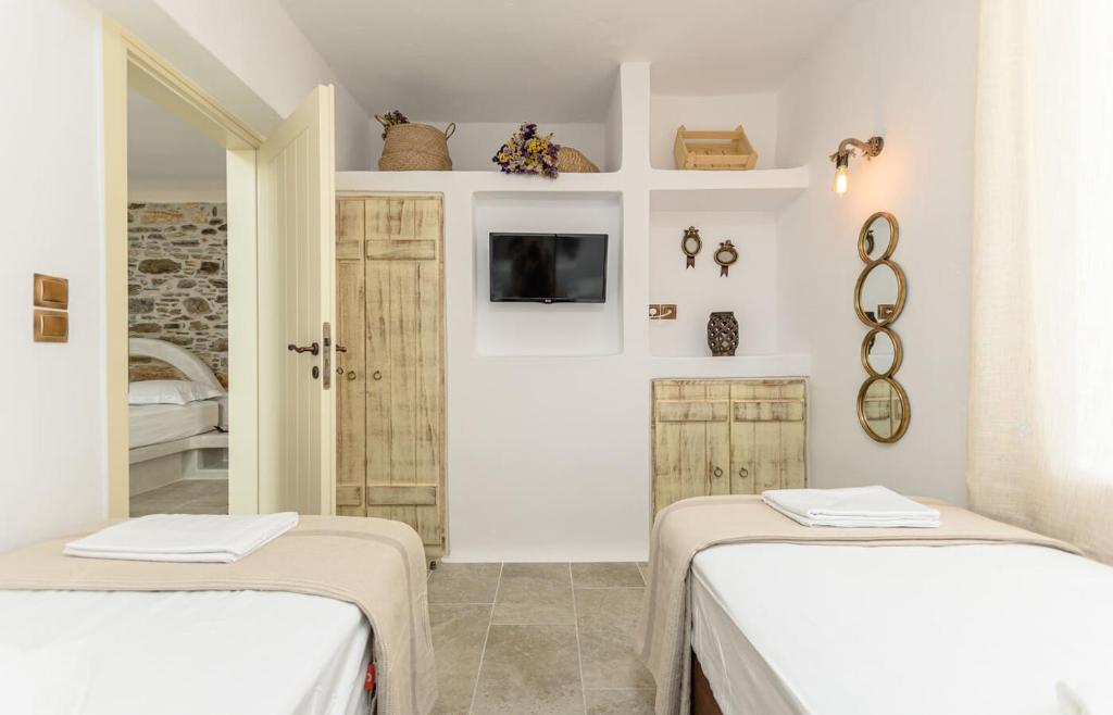 A bed or beds in a room at Memorias Sangri Naxos