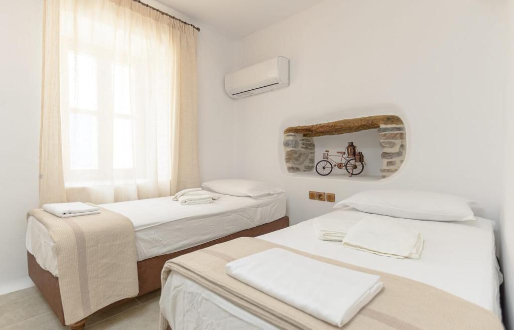 A bed or beds in a room at Memorias Sangri Naxos
