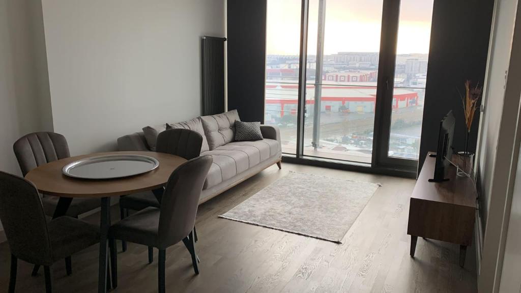 A seating area at Residence Retro9 B-Blok Ataköy Apart 2 Rooms WIFI Pool Istanbul
