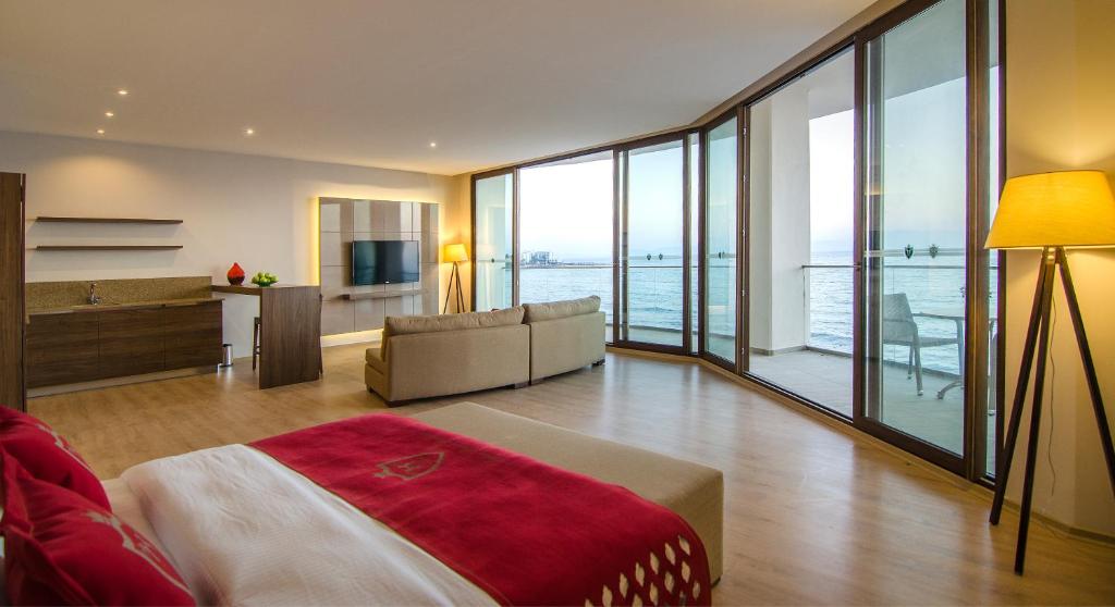 Ladies Beach Suite Hotel - Studio Apartment