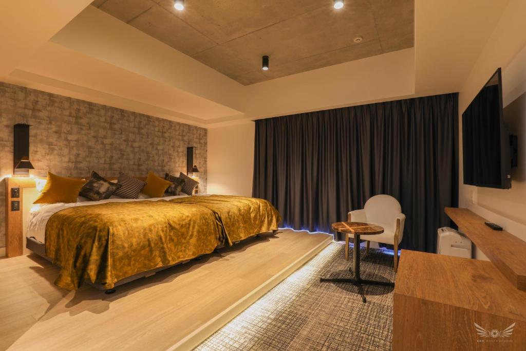 Ένα ή περισσότερα κρεβάτια σε δωμάτιο στο FFFFFFホテル