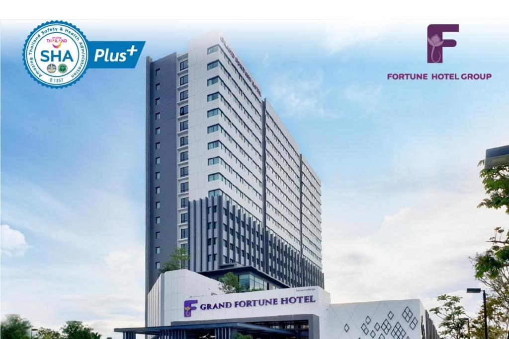 a rendering of a building with the canadian performing hotel at Grand Fortune Hotel Nakhon Si Thammarat in Nakhon Si Thammarat