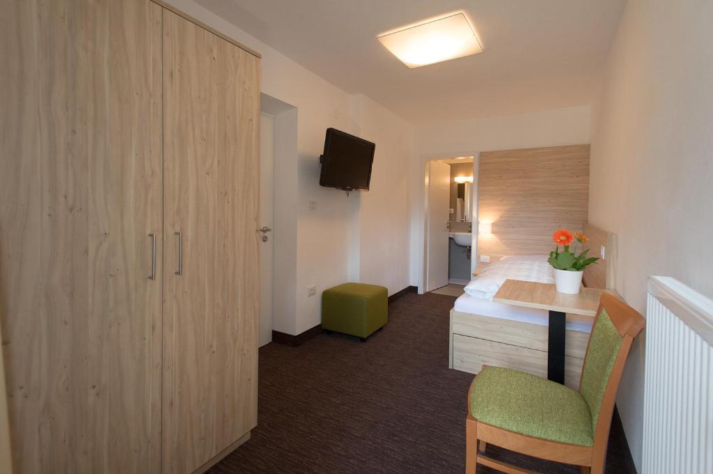 TV a/nebo společenská místnost v ubytování Hotel Stifter