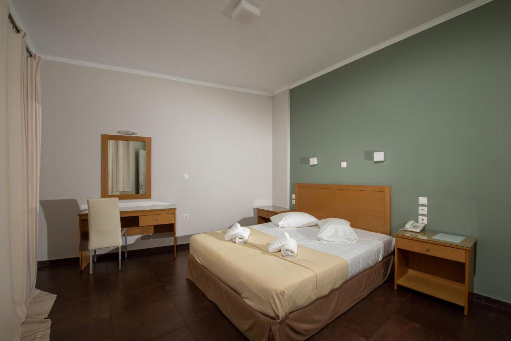 Кровать или кровати в номере Alkistis Hotel
