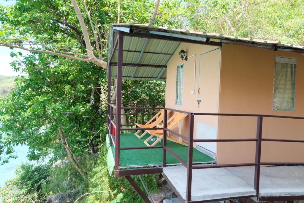 Balkón nebo terasa v ubytování Phi Phi Seaside Bungalow