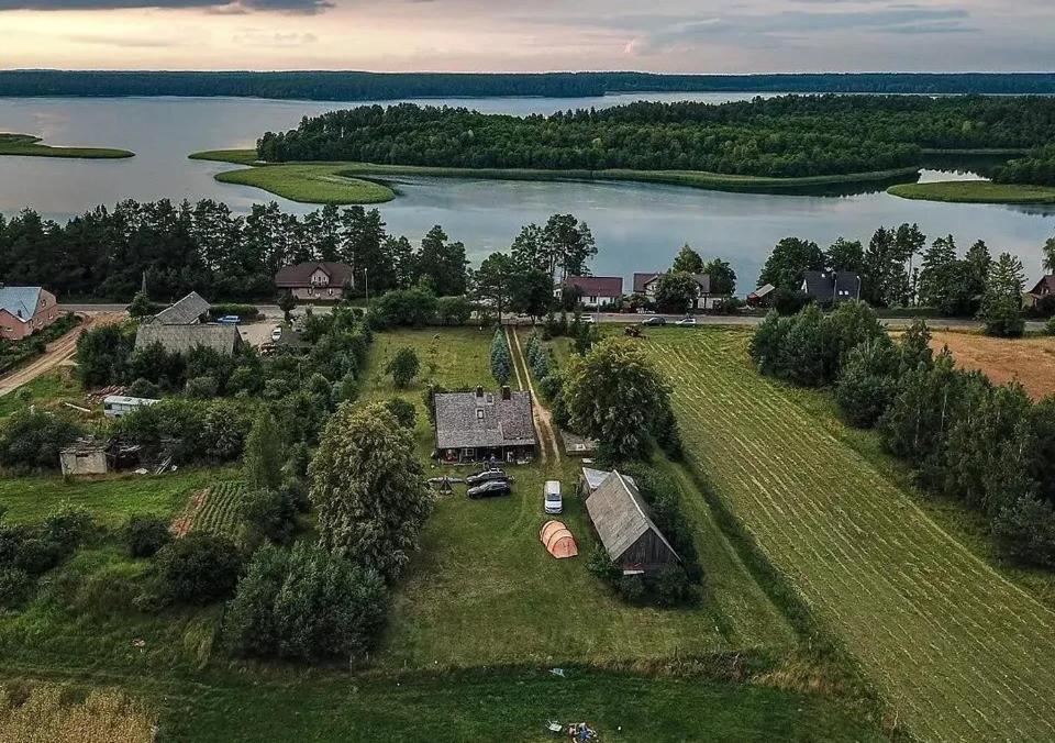 an aerial view of a house next to a lake at Dom wakacyjny Wigry in Bryzgiel