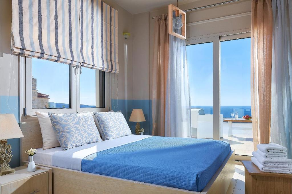 A bed or beds in a room at Elkysti Crete
