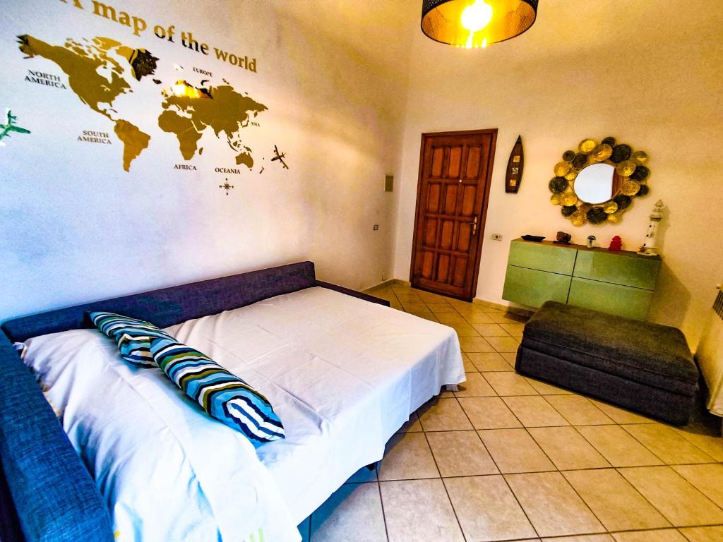 a bedroom with a bed with a map of the world on the wall at Appartamento La Marineria in Rio Marina
