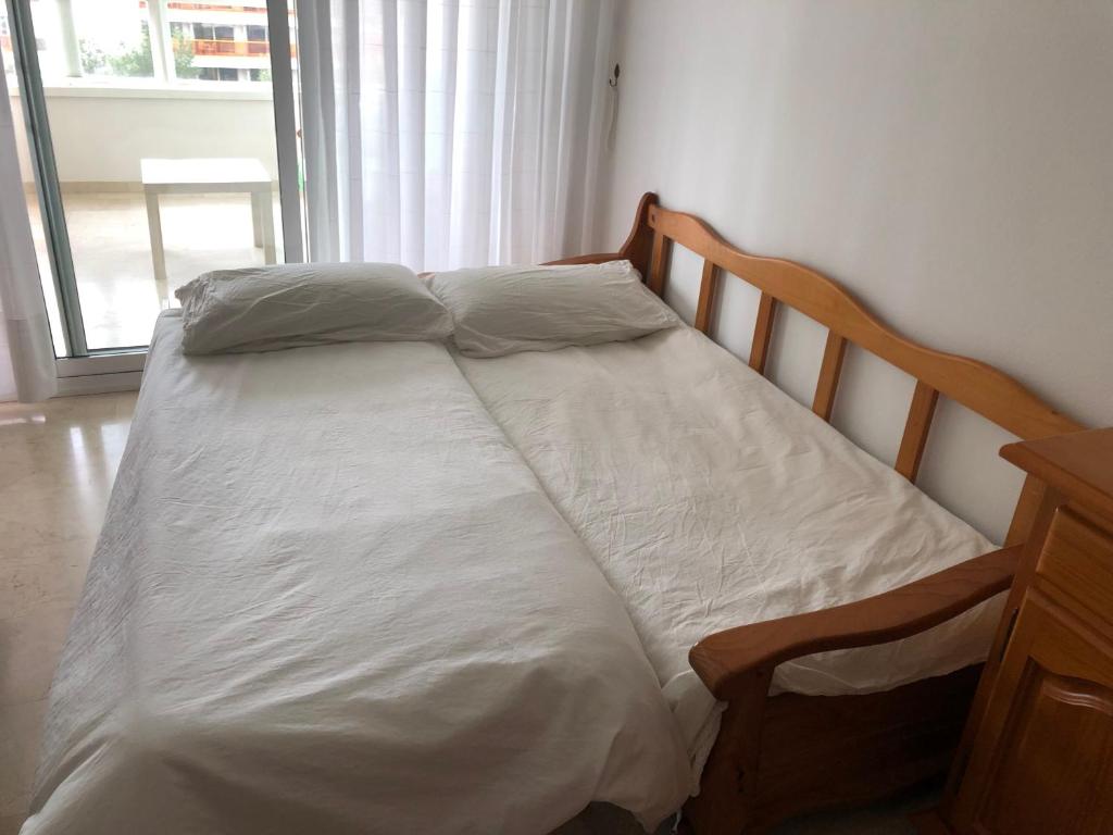 Posteľ alebo postele v izbe v ubytovaní Apartamento de vacaciones en Gemelos 22 T1 Benidorm