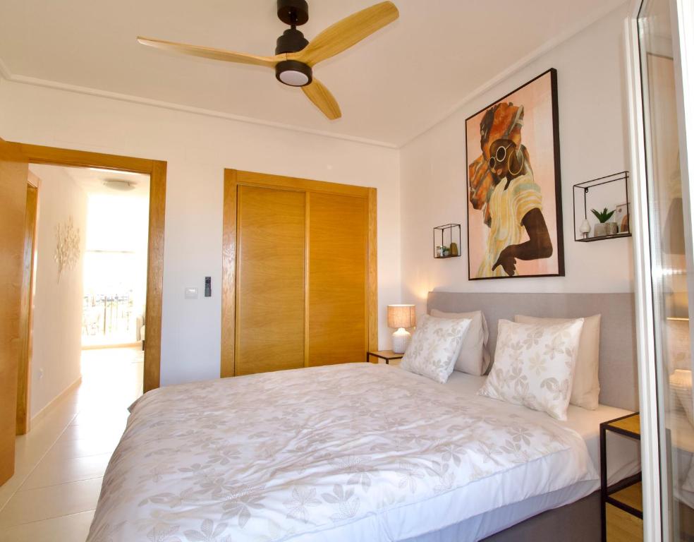 Postel nebo postele na pokoji v ubytování Casa Hacienda Riquelme Golf Resort