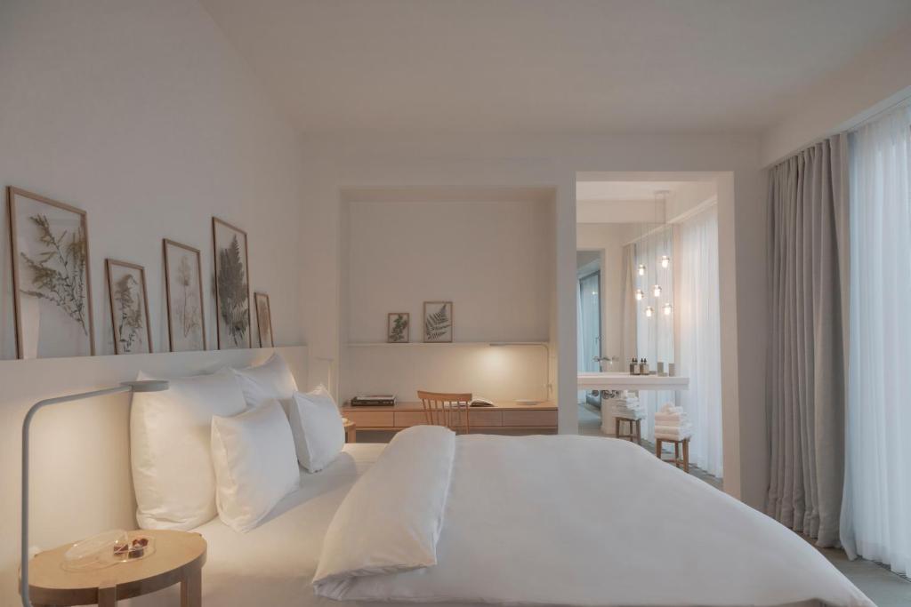 Postel nebo postele na pokoji v ubytování Wilmina Hotel