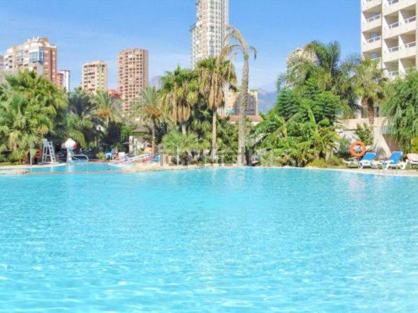 Bazén v ubytovaní Apartamento de vacaciones en Gemelos 22 T1 Benidorm alebo v jeho blízkosti