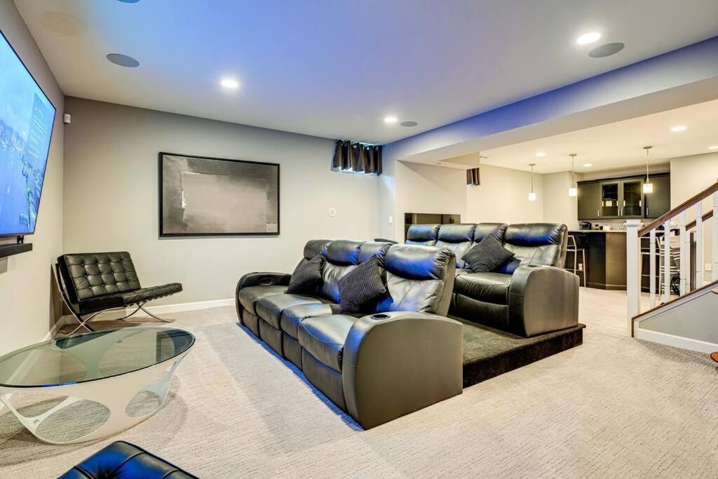 Living Room Theater Parking | Baci Living Room