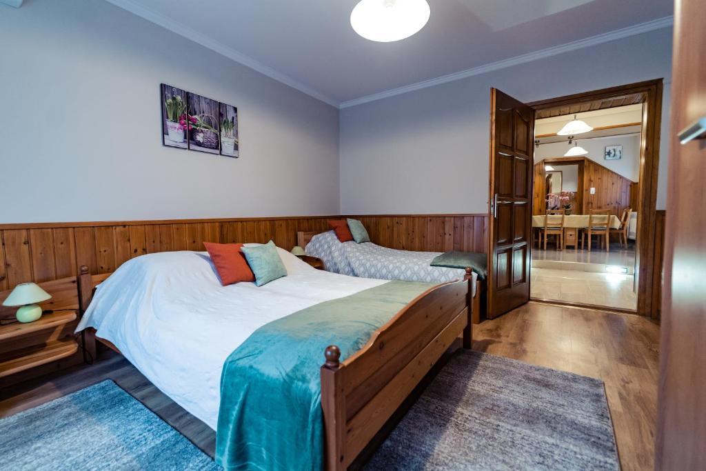 Posteľ alebo postele v izbe v ubytovaní Estike Apartman