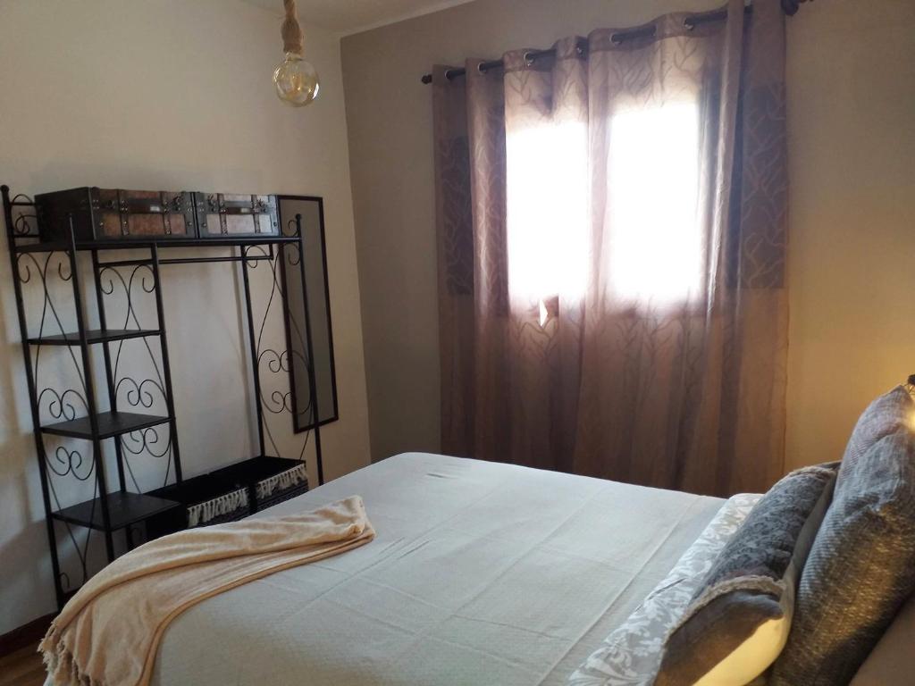 A bed or beds in a room at Las Casitas Masdache