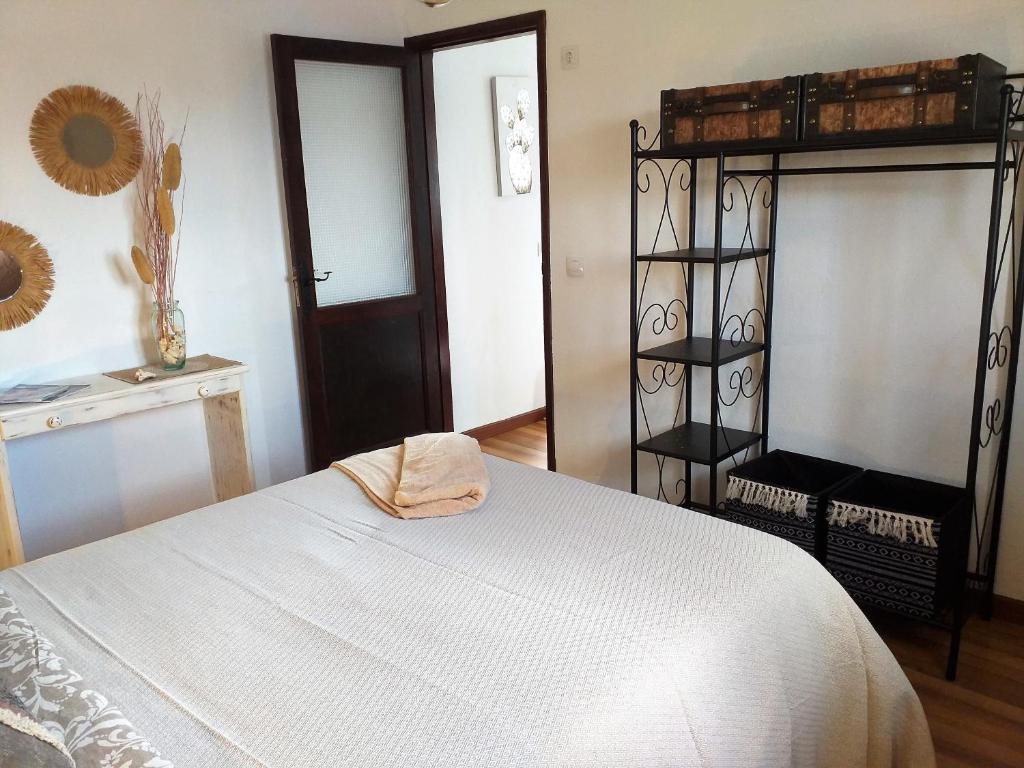 A bed or beds in a room at Las Casitas Masdache