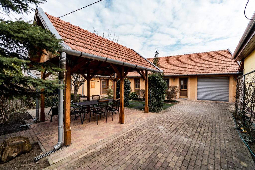 Budova, v ktorej sa apartmán nachádza