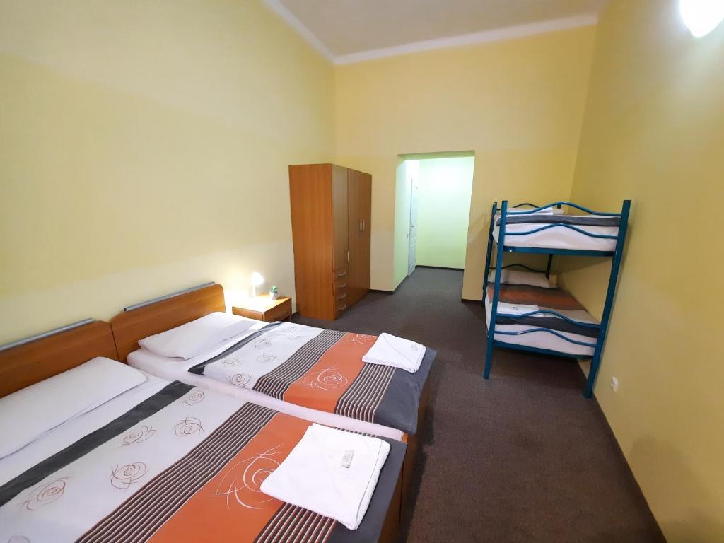 Łóżko lub łóżka w pokoju w obiekcie Pension City Center