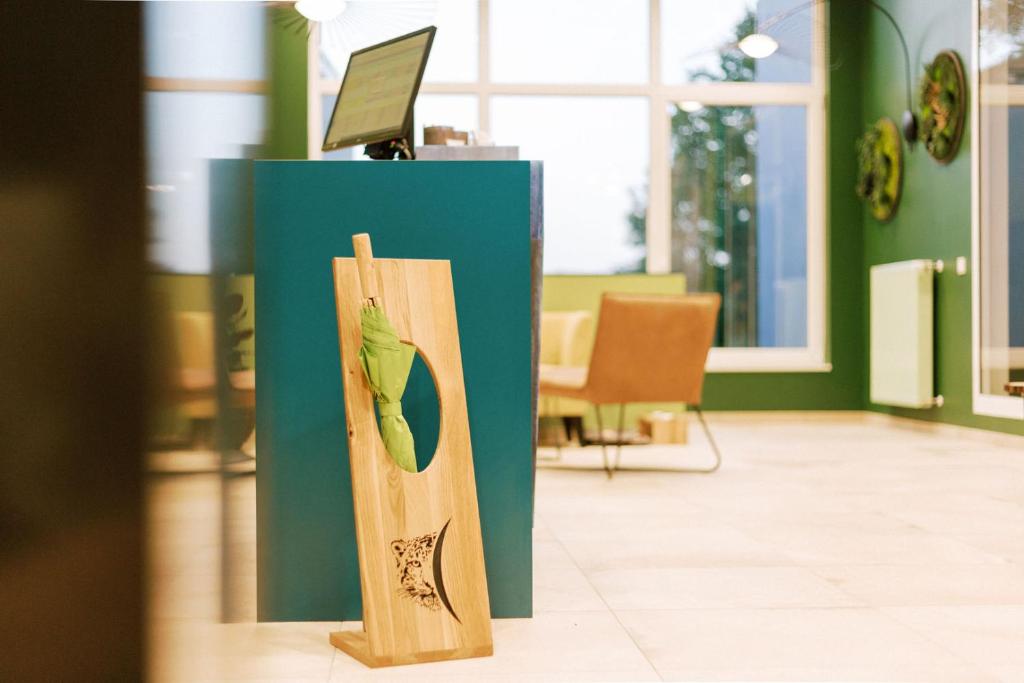 TV a/nebo společenská místnost v ubytování Hotel am Zoo