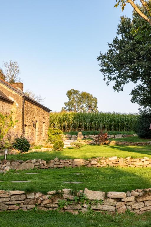 Zahrada ubytování Domaine du Kelenn, Maison d'hôtes de charme avec piscine
