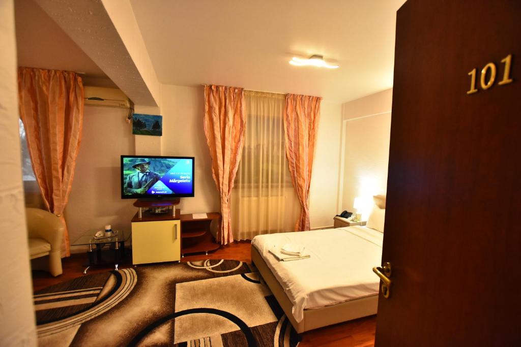 TV a/nebo společenská místnost v ubytování Hotel Euphoria