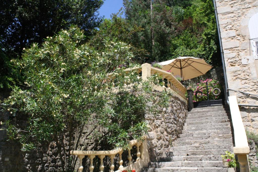 Zahrada ubytování Les Escaliers du Paradis