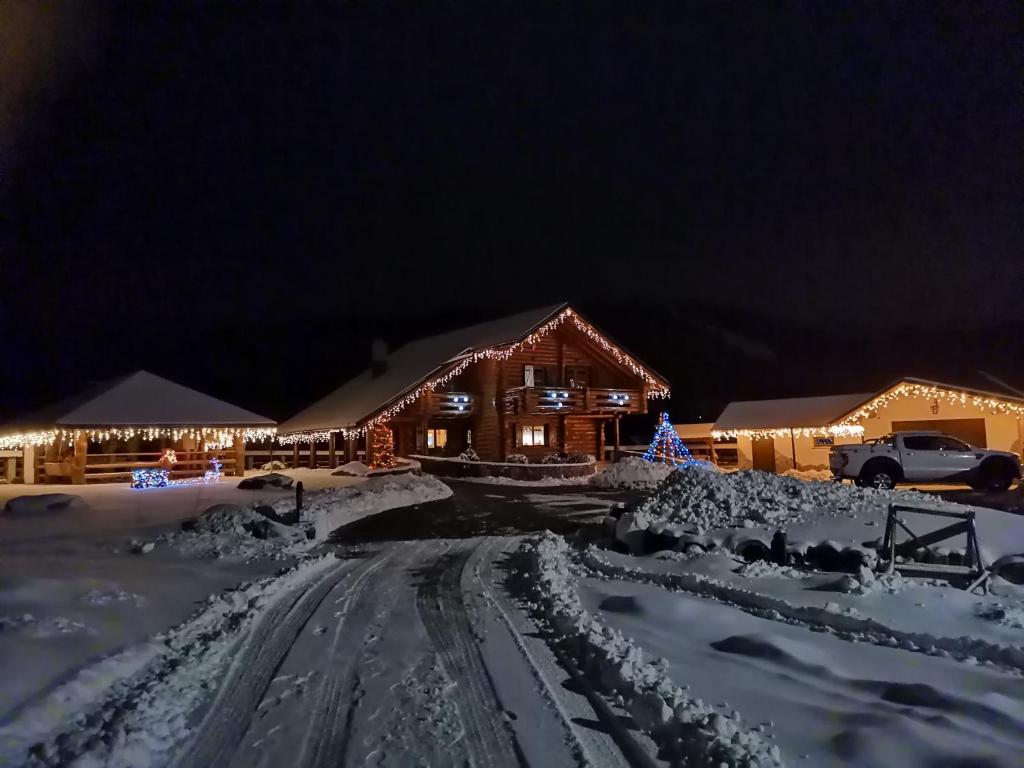 CABANA de POVESTE žiemą