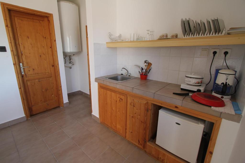 Kuchyň nebo kuchyňský kout v ubytování Vöröskő apartmanház