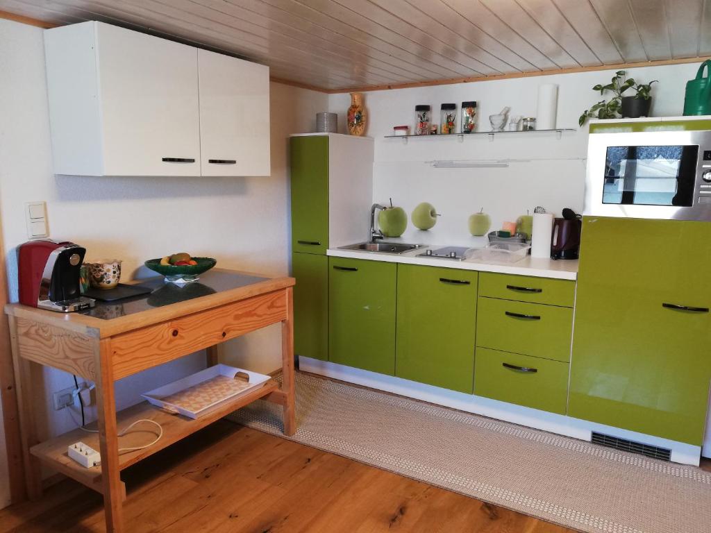 Kuchyň nebo kuchyňský kout v ubytování Gemütliche Wohnung in Einfamilienhaus