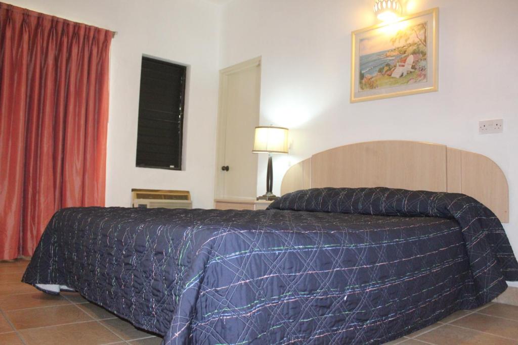 Postel nebo postele na pokoji v ubytování Allamanda Beach Resort