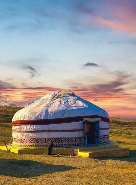 Východ nebo západ slunce při pohledu z luxury tent nebo okolí