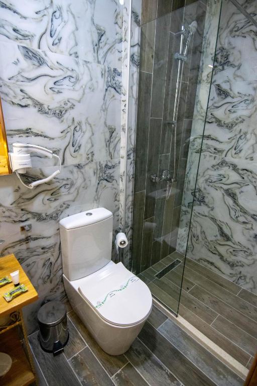 Koupelna v ubytování Te Kalaja Rooms