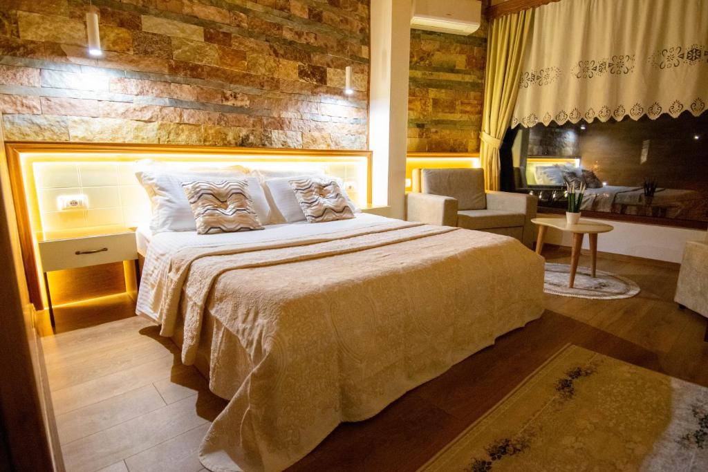 Postel nebo postele na pokoji v ubytování Te Kalaja Rooms