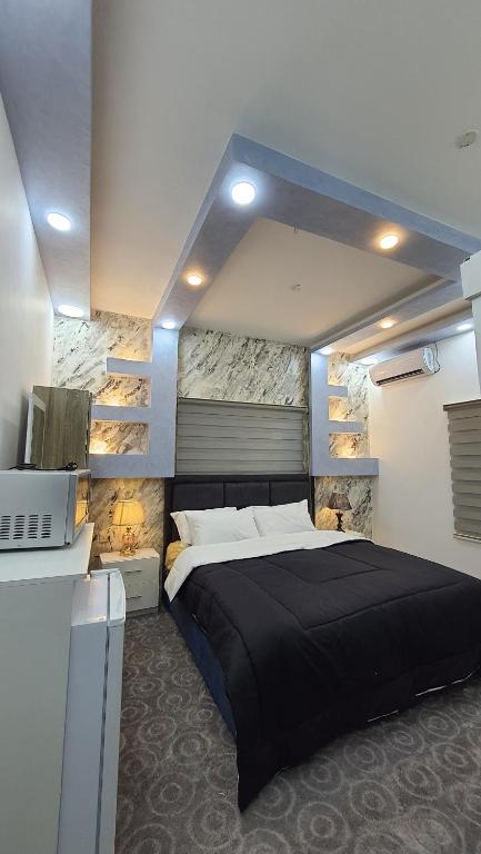 Hadrian's Arch - Deluxe Double Room