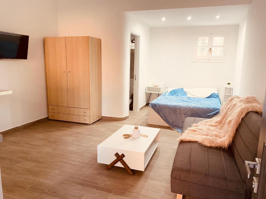 Postel nebo postele na pokoji v ubytování Louvros Luxury Suites