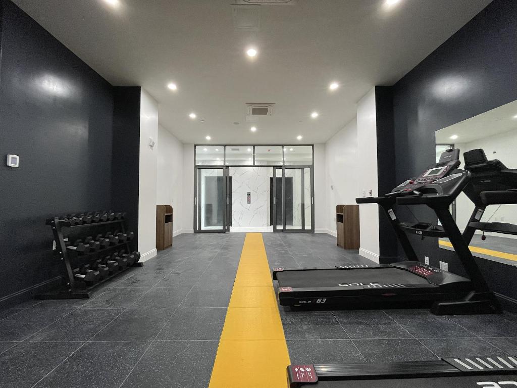Fitness centrum a/nebo fitness zařízení v ubytování Liberty View Brooklyn Hotel